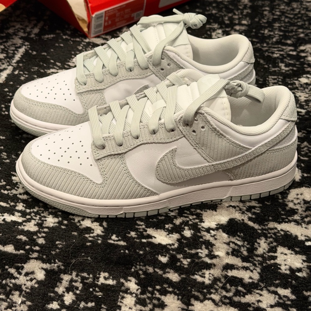 Nike dunk low in light silver corduroy size 8 women’s - Picture 4 of 9